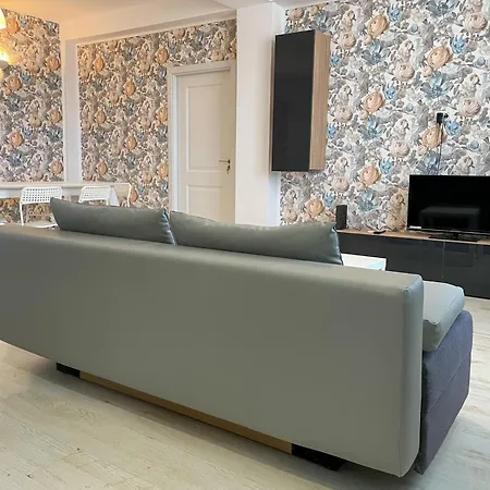 Hermes Apartment *